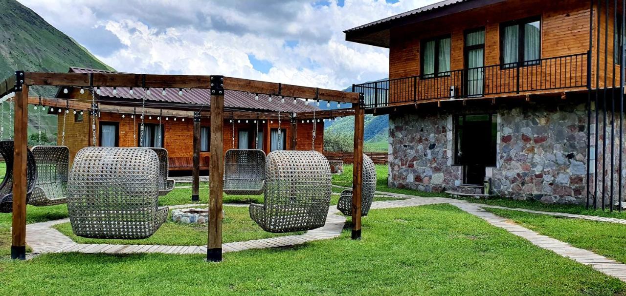 Hotel Migu Yard Kazbegi Exteriör bild