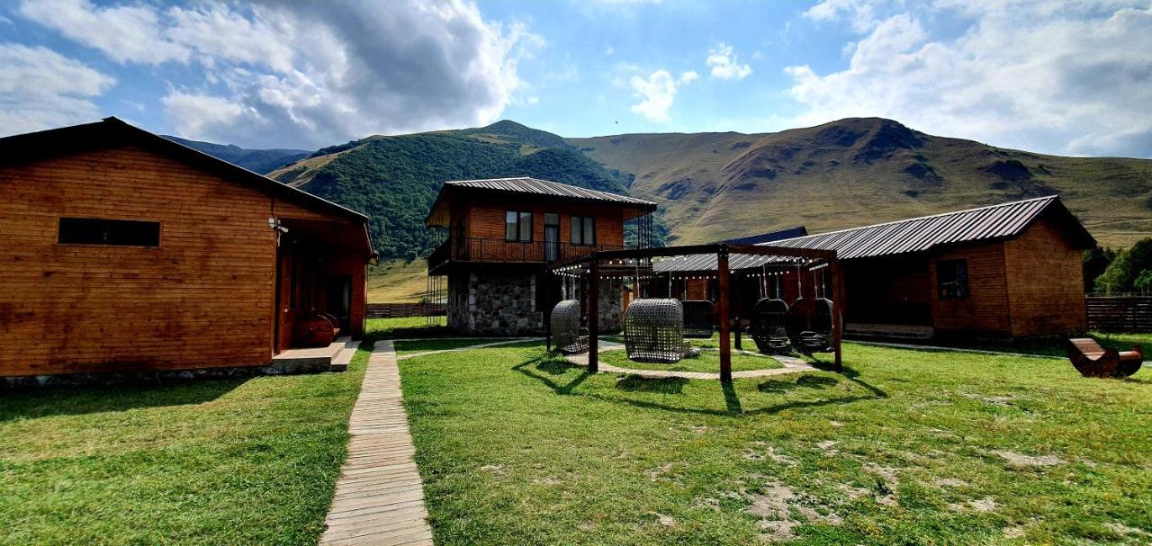 Hotel Migu Yard Kazbegi Exteriör bild