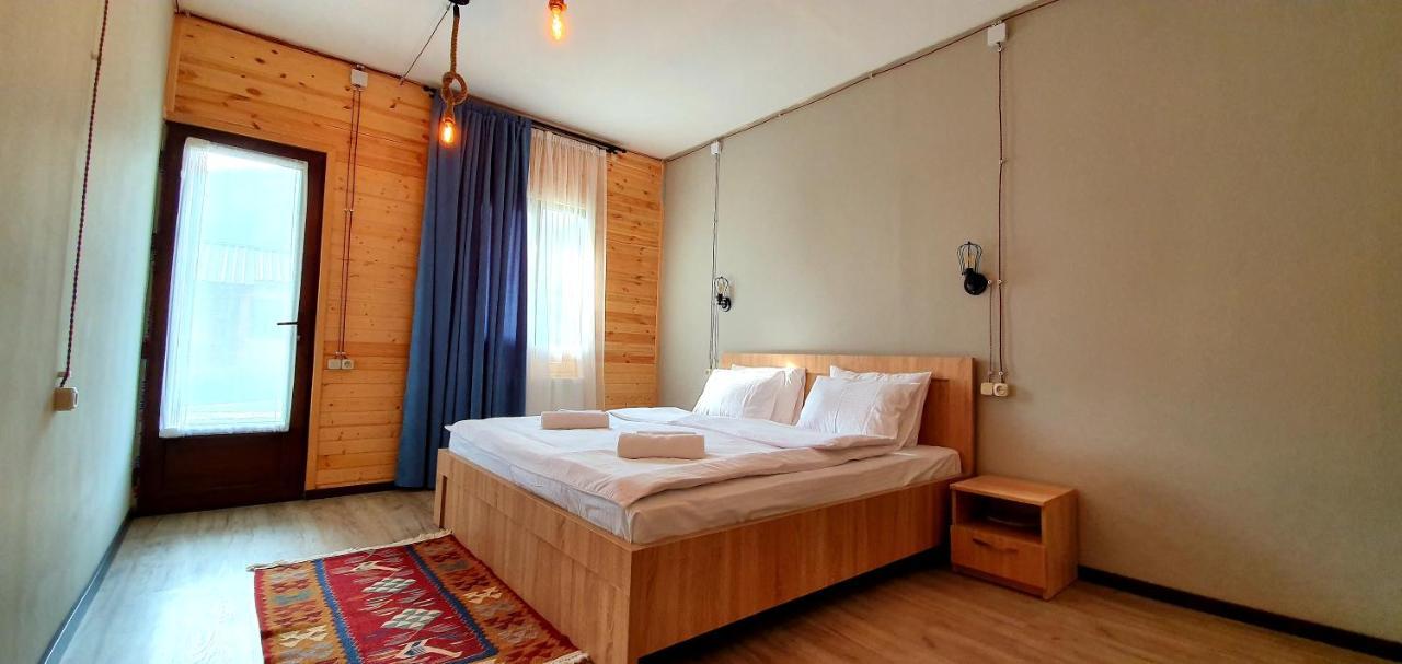 Hotel Migu Yard Kazbegi Exteriör bild