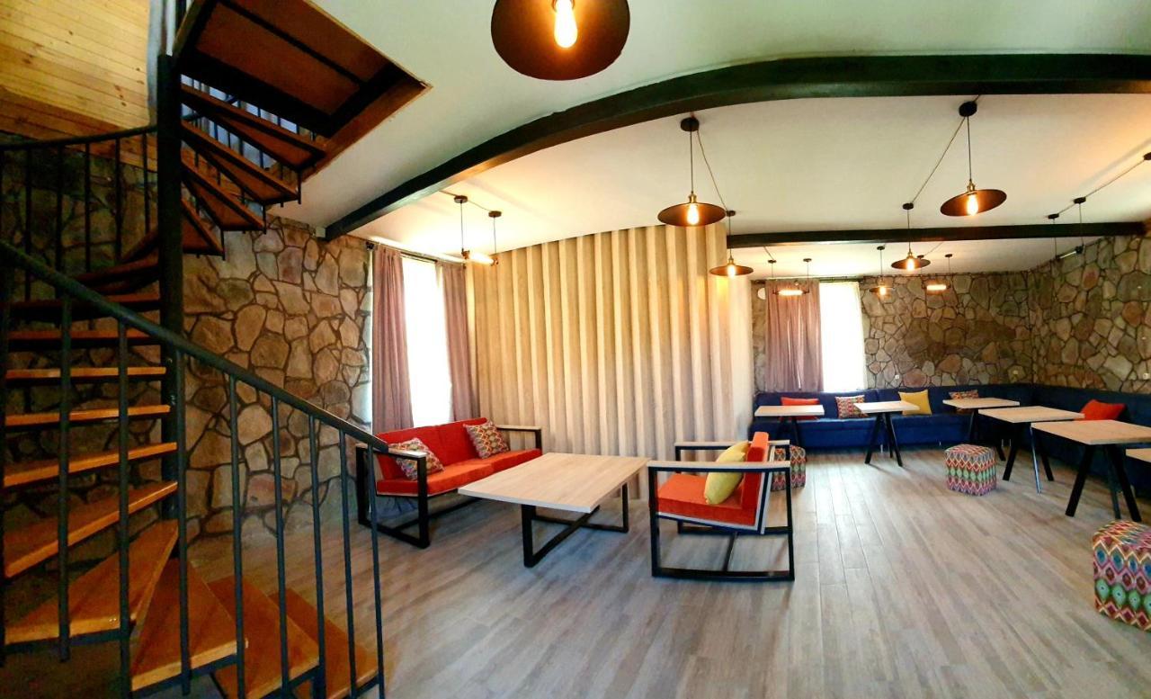 Hotel Migu Yard Kazbegi Exteriör bild